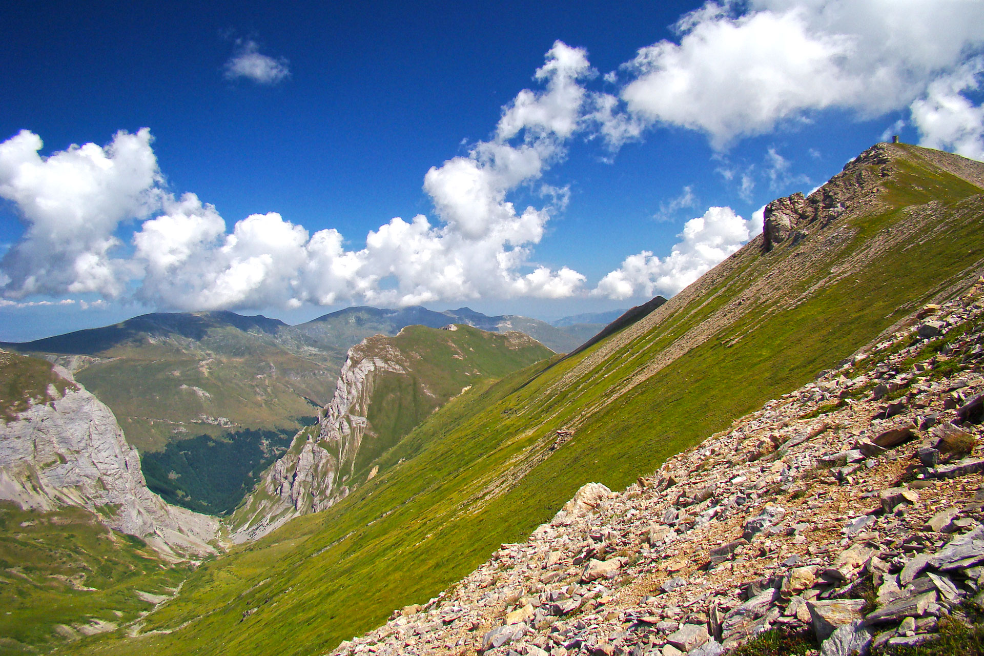 Комисијата за управување со природното и културното наследство на Охридскиот регион